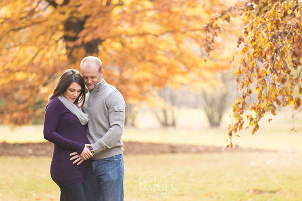 عکس پاییزی زن و شوهر در بارداری